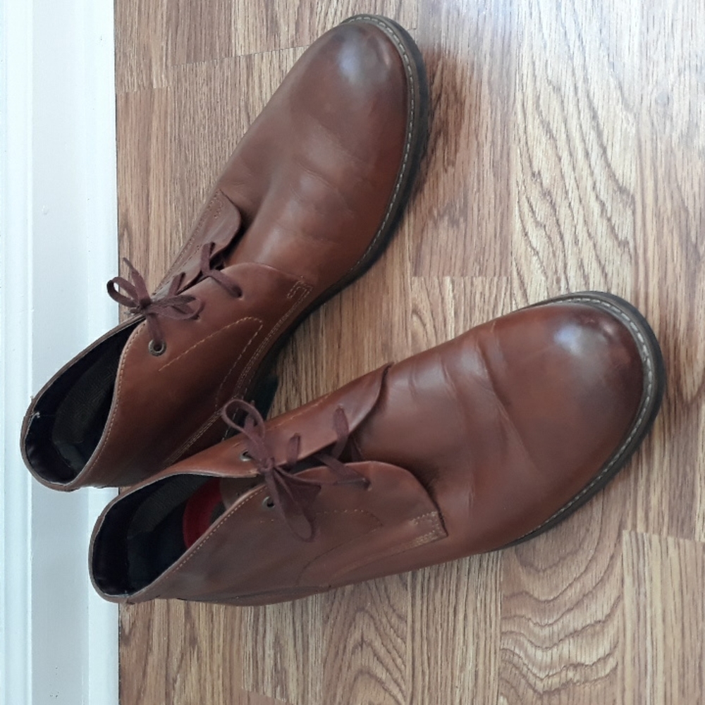 Rockport brown leather laced chukka boots. Size 13